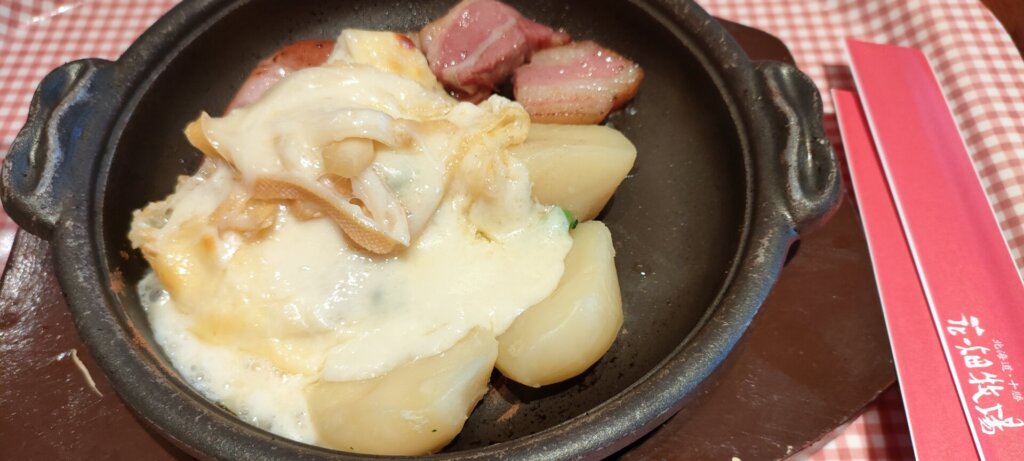 ラクレットチーズがけ(ジャガイモ)